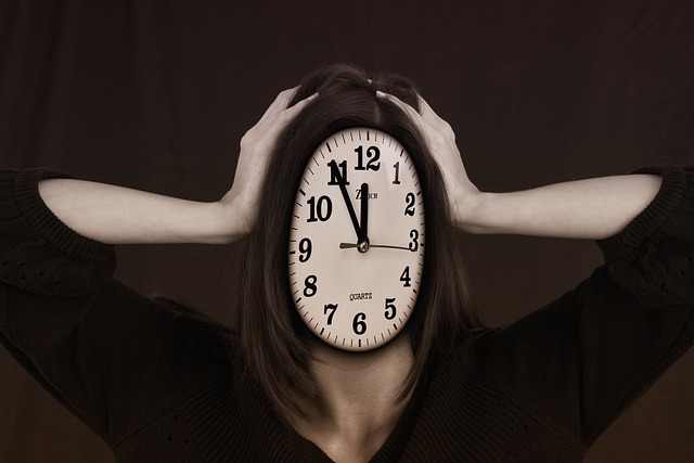Femme manipulant les sentiments : comment faire face ?