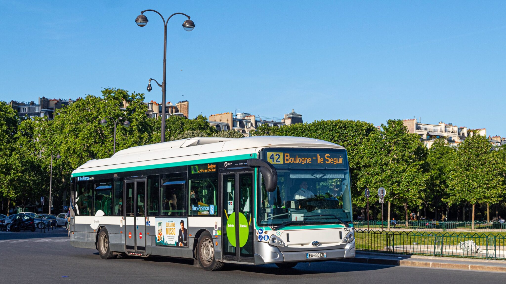 Bus 31 Charles de Gaulle - Étoile : Itinéraire et Horaires - Crokodeal
