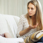 Sentiment de malaise avec une personne : comment y faire face ?