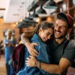 Signes d'attirance hors couple : Comment les reconnaître
